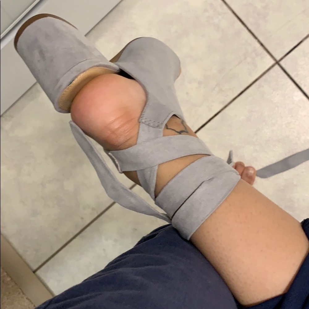 Summer heels! - Picture 2 of 3